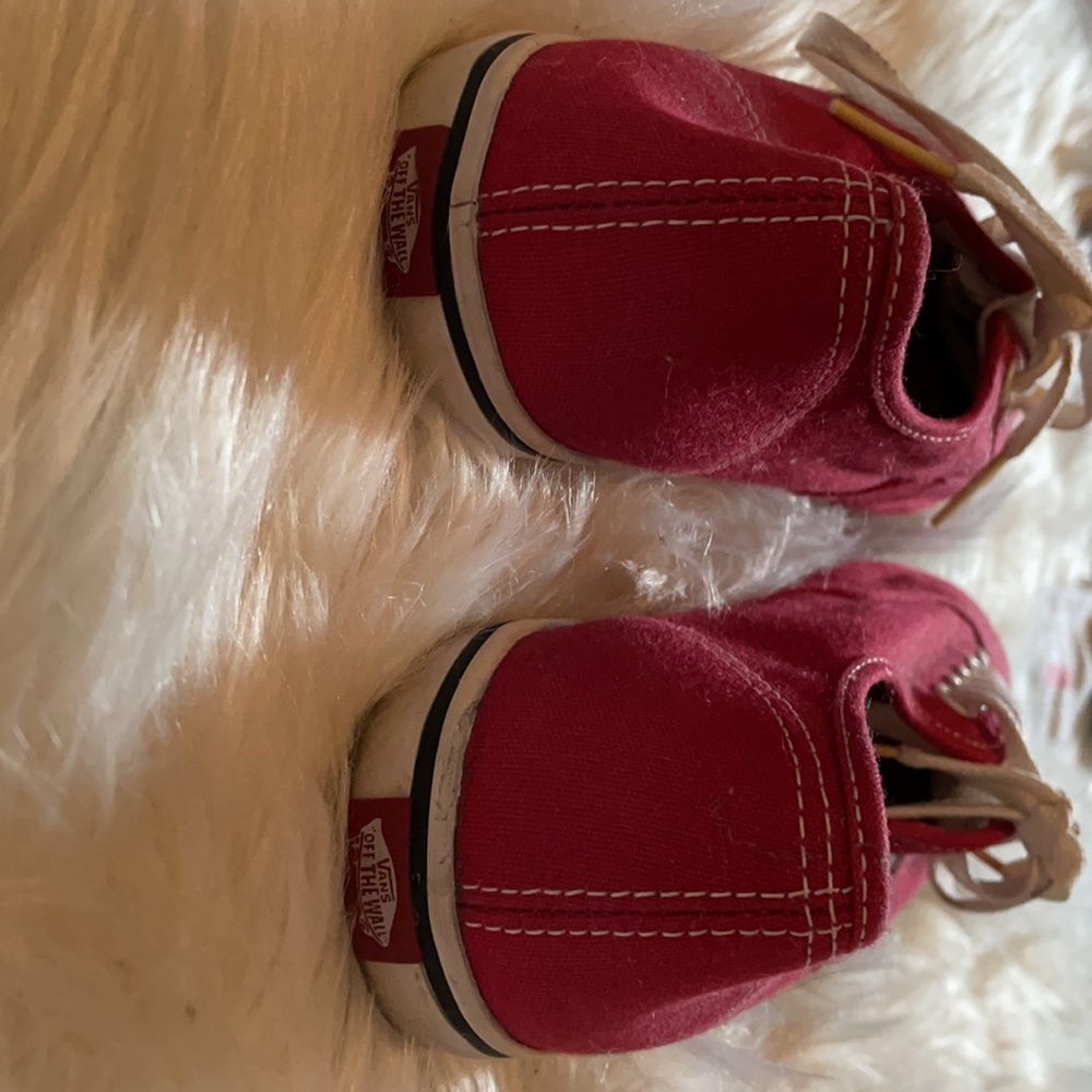 Red vans - Picture 2 of 4